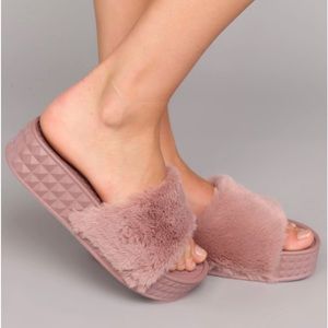 Slides Dolls Kill Size 6 READ FIRST